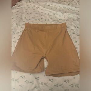Swim mid waist short in the color “Ochre” from skims.